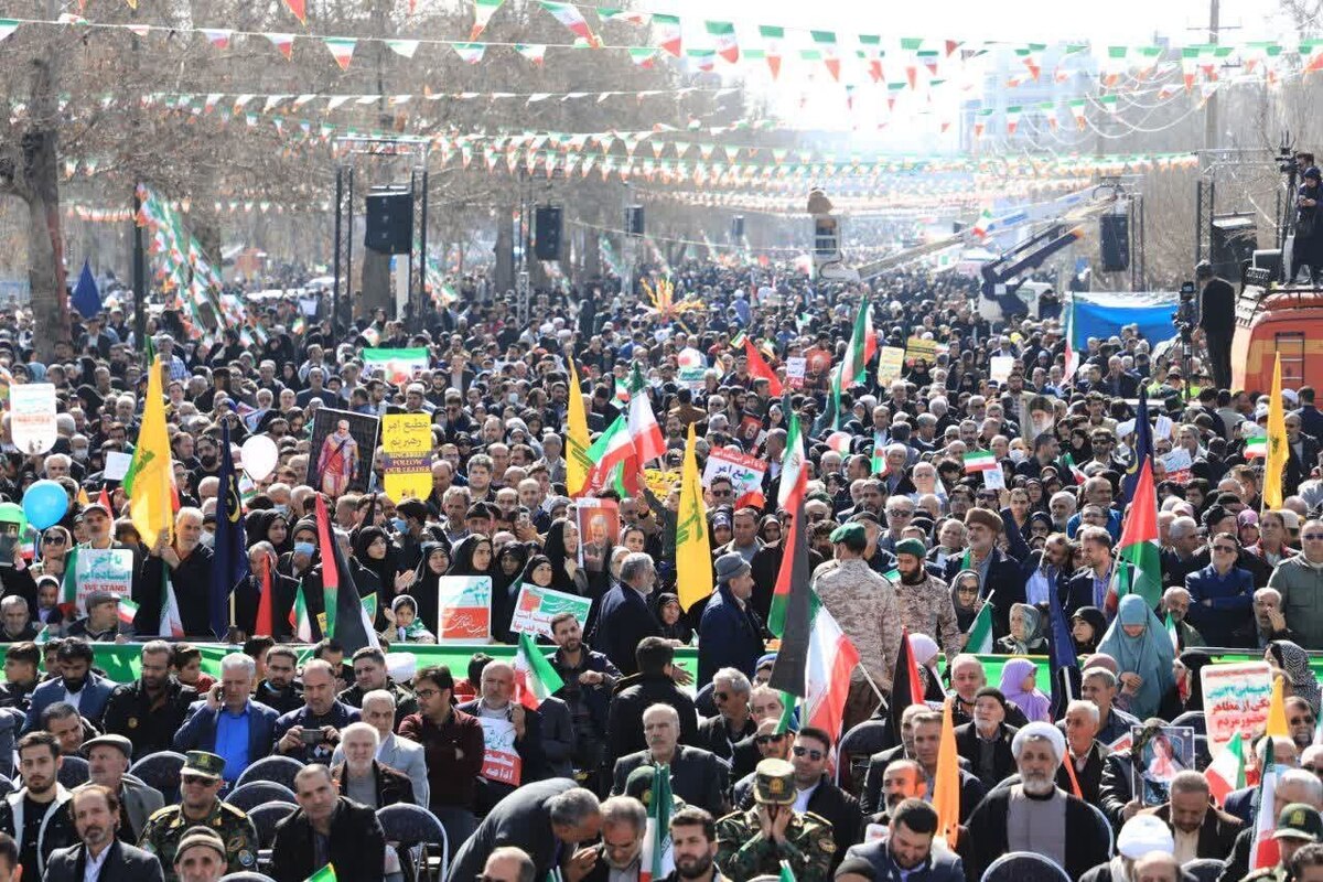 ببینید | حضور پر شور مردم البرز در راهپیمایی ۲۲ بهمن ۱۴۰۲