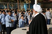 دانش آموزان قرآن را چراغ راه خود قرار دهند