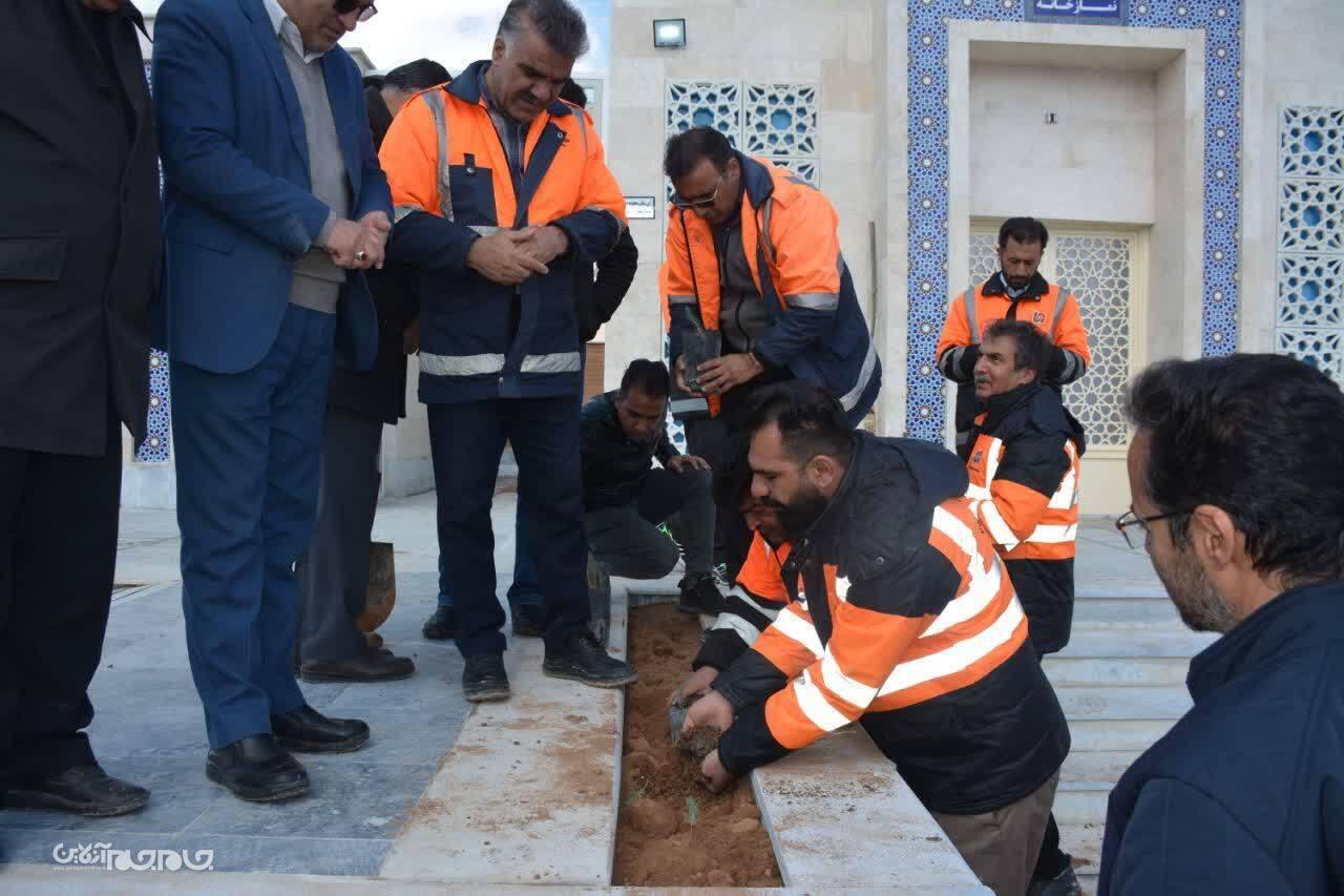 غرس ۴۰۰ اصله نهال توسط راهداران شهرستان بروجن بمناسبت هفته منابع طبیعی انجام شد غرس ۴۰۰ اصله نهال توسط راهداران شهرستان بروجن بمناسبت هفته منابع طبیعی انجام شد
