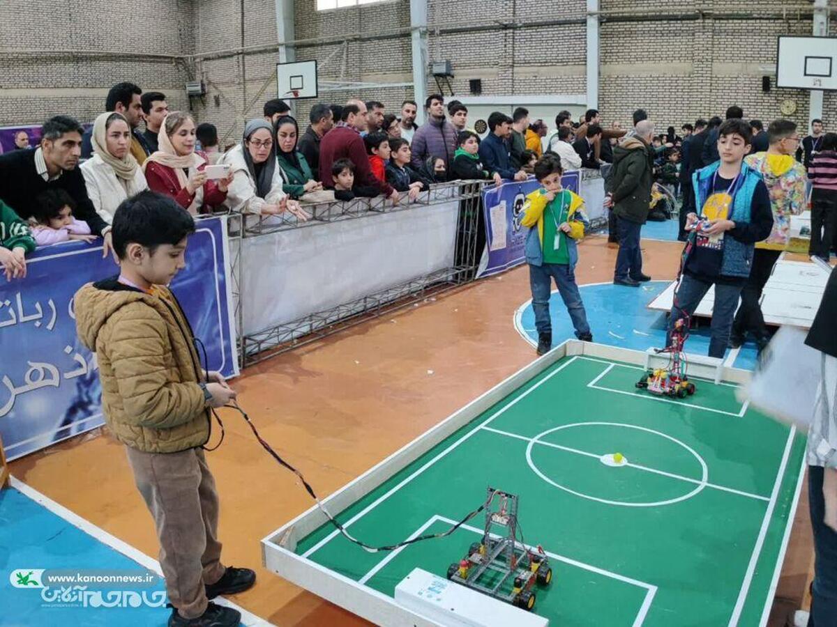 اولین دوره مسابقات رباتیک استان گلستان در رده دانش‌آموزی با مشارکت کانون پرورش فکری و با حضور ۱۵۰ تیم برگزار شد.