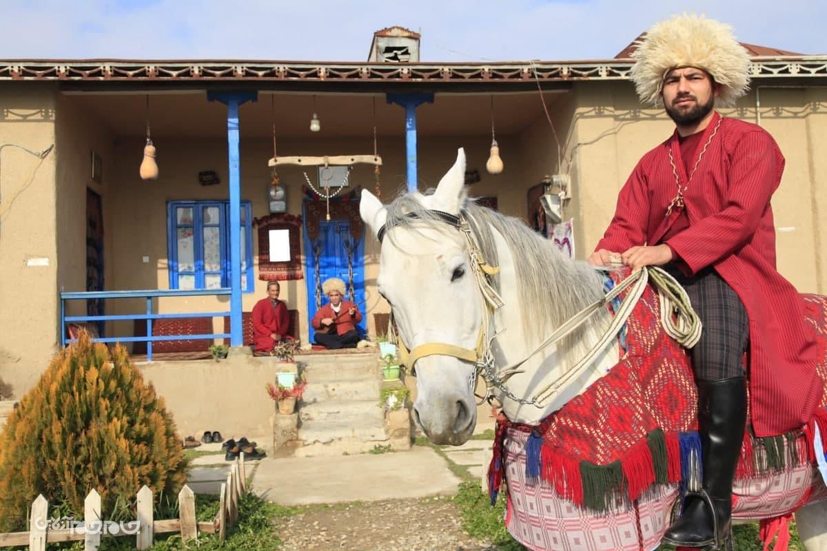 مدیرکل میراث‌فرهنگی، گردشگری و صنایع‌دستی استان گلستان گفت: استان گلستان با اقلیم‌های متفاوت، حضور اقوام مختلف و سکونت تقریباً نیمی از جمعیت این استان در مناطق روستایی، می‌تواند از قطب‌های مهم توسعه گردشگری روستایی در كشور محسوب شده و این نوع از گردشگری ظرفیتی خاص در استان برای میزبانی از مسافران نوروزی است.