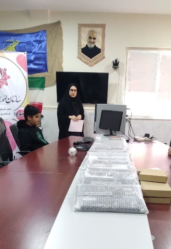 اهدا لپ تاپ توسط خیرین نیکوکار اهدا لپ تاپ توسط خیرین نیکوکار