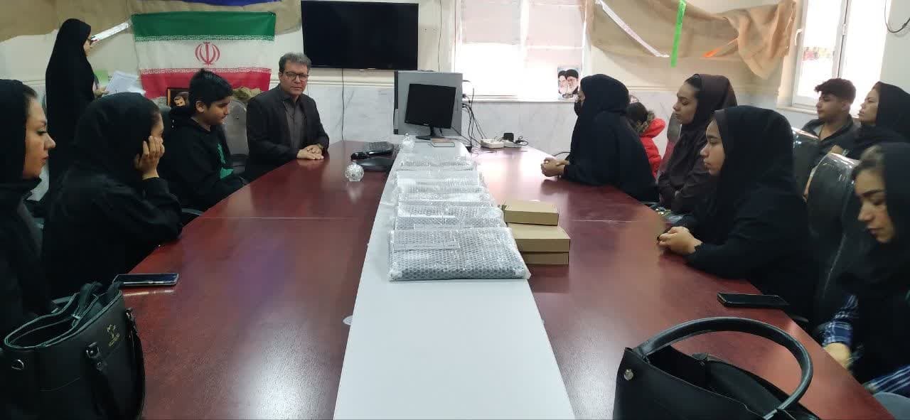 اهدا لپ تاپ توسط خیرین نیکوکار اهدا لپ تاپ توسط خیرین نیکوکار