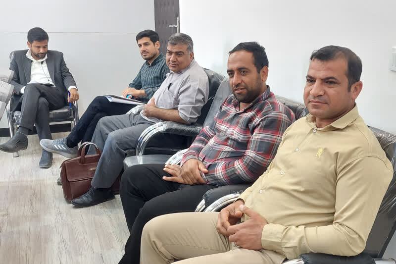 عامل تشویق جوانان برای حضور در مساجد و مراسمات باشید.