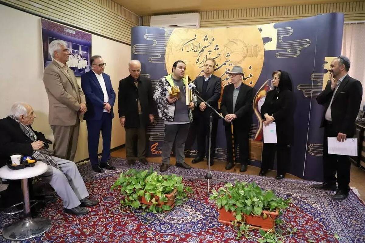 تهیه‌کننده و مجری برنامه شش نقطه، اشکان آذر ماسوله «توان‌خواه» برتر شانزدهمین جشنواره چشم پزشکی ایران شد.