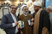 نویسنده بوشهری کتاب جدیدش را به دبیر شورای عالی انقلاب فرهنگی تقدیم کرد