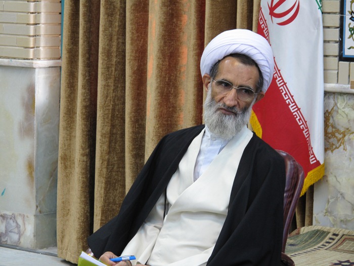 اقامه نماز عید فطر به امامت خطیب موقت جمعه شهرکرد در جوار مصلی بزرگ امام خمینی