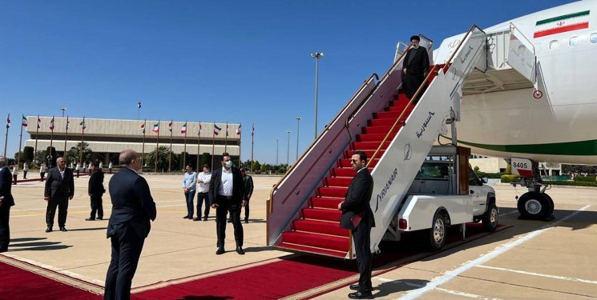 رئیس جمهور در صدر هیئت عالی‌رتبه اقتصادی و سیاسی و به دعوت رسمی «بشار اسد» رئیس جمهور سوریه، برای سفری دو روزه وارد دمشق پایتخت این کشور شد.