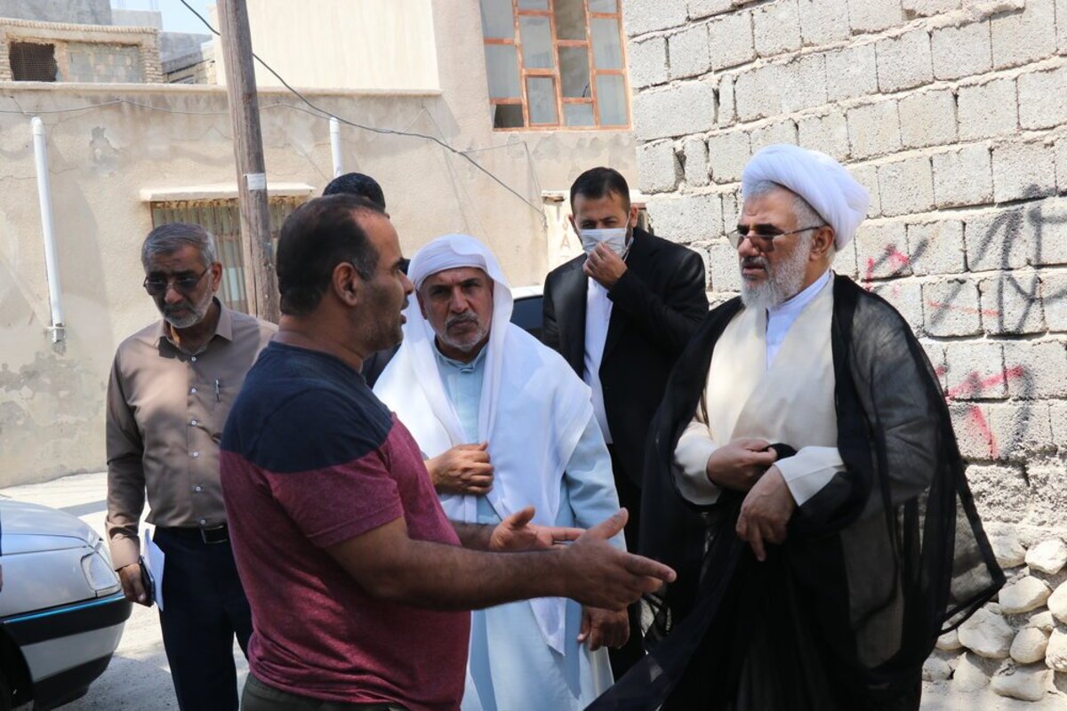 با حضور نماینده ولی فقیه در هرمزگان و مسئولان استان، مشکلات محله سورو بندرعباس بررسی شد.