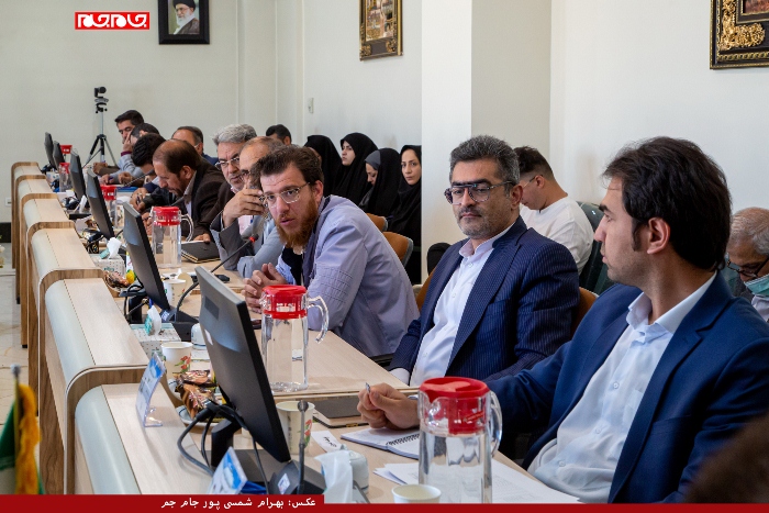 در حال حاضر ۱۰۰ درصد جمعيت شهري استان و ۴۳ روستا از آب لوله‌کشي سالم و بهداشتي بهره مند هستند