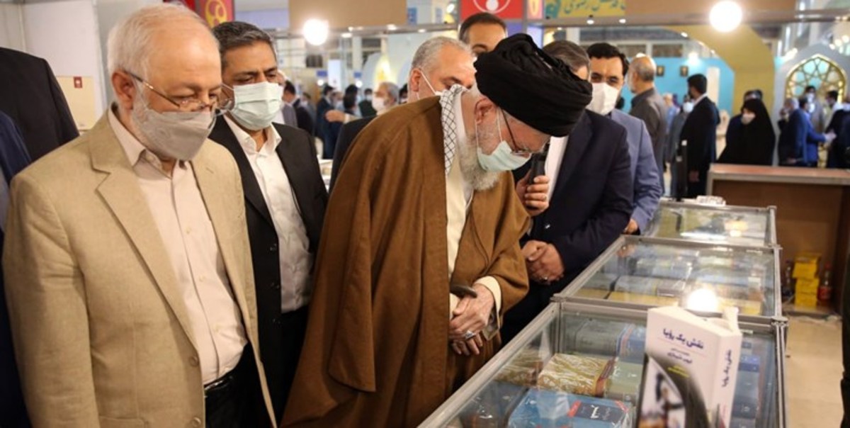 حضرت آیت‌الله خامنه‌ای، رهبر معظم انقلاب اسلامی از سی و چهارمین نمایشگاه بین‌المللی کتاب تهران دیدن کردند.