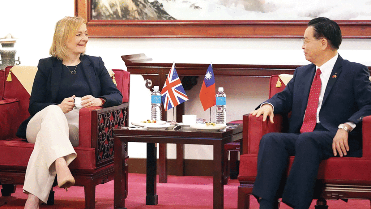 پازل پیچیده دیپلماسی لندن در مقابل چین