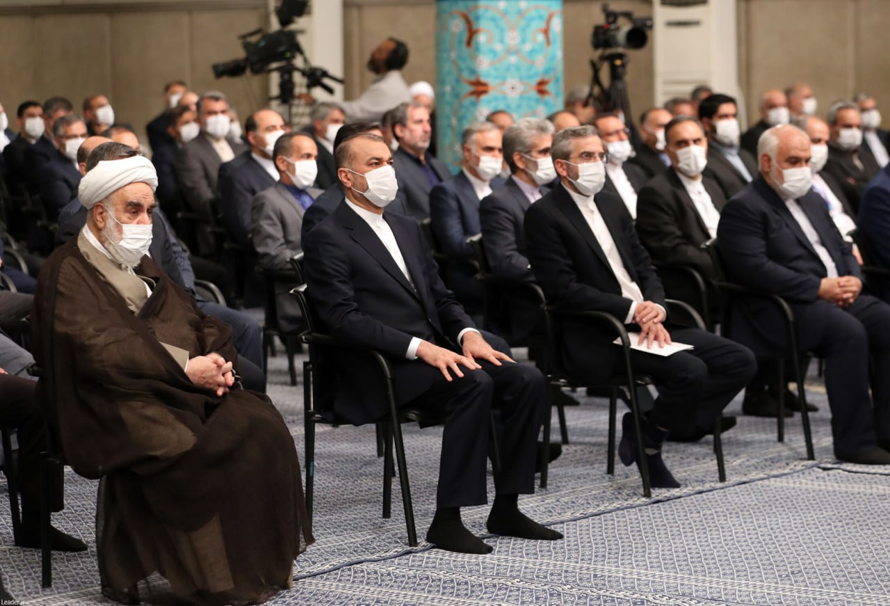 پرهیز از دیپلماسی التماسی، لزوم تعاملات خردمندانه و انعطاف با حفظ اصول پرهیز از دیپلماسی التماسی، لزوم تعاملات خردمندانه و انعطاف با حفظ اصول