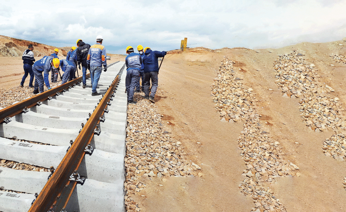 تکمیل پروژه راه‌آهن لرستان یکی از برنامه‌های بسیار مهم استان به شمار می‌رود به طوری که به صورت یک بسته کامل برای تمام مناطق آن تعریف شده است.