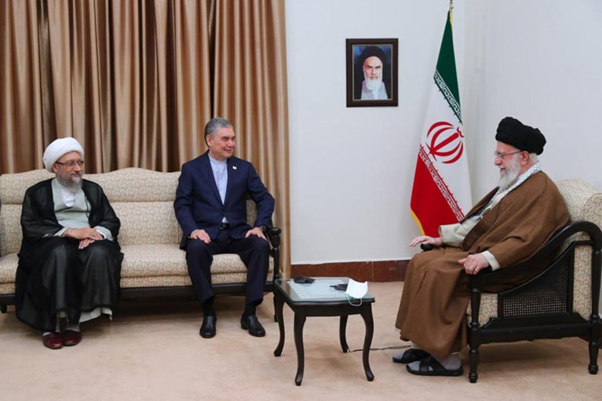 رئیس شورای مصلحت خلق ترکمنستان و هیئت همراه عصر امروز (چهارشنبه) با رهبر معظم انقلاب اسلامی دیدار و گفت‌وگو کردند.
