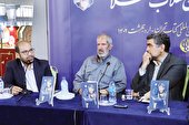 خواننده از شناختن این «لباس‌شخصی‌ها» لذت می‌برد