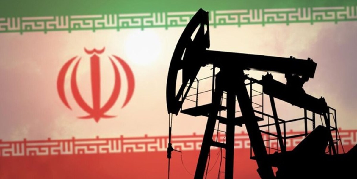 کارشناس ارشد انرژی گفت: هم‌اکنون رقم تولید نفت ایران به حدود 3.2 میلیون بشکه در روز افزایش یافته است که با توجه به مصرف داخلی 1.8 میلیون بشکه در پالایشگاه‌های داخلی، مابقی آن توسط دولت صادر می‌شود.