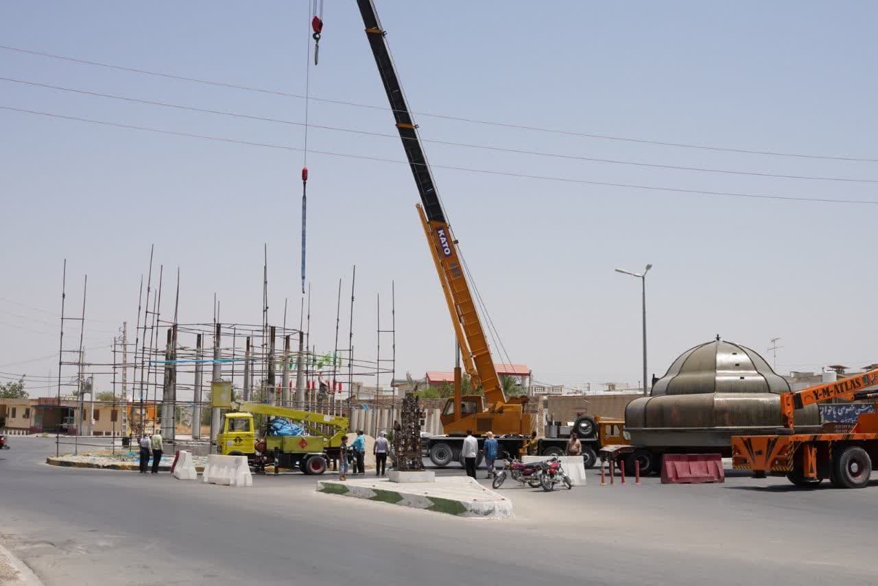 نصب مقبره حافظ در میدان حافظ برازجان