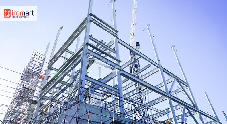 مزایا و معایب اسکلت فلزی چیست؟ بررسی هزینه‌ها، مقاومت و سهولت اجرا