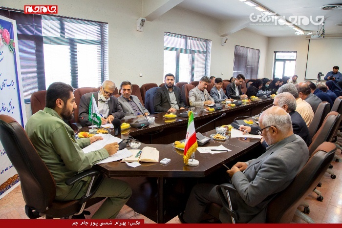 نشست خبری اصحاب قلم و رسانه با مسئول محیط زیست چهار محال و بختیاری نشست خبری اصحاب قلم و رسانه با مسئول محیط زیست چهار محال و بختیاری