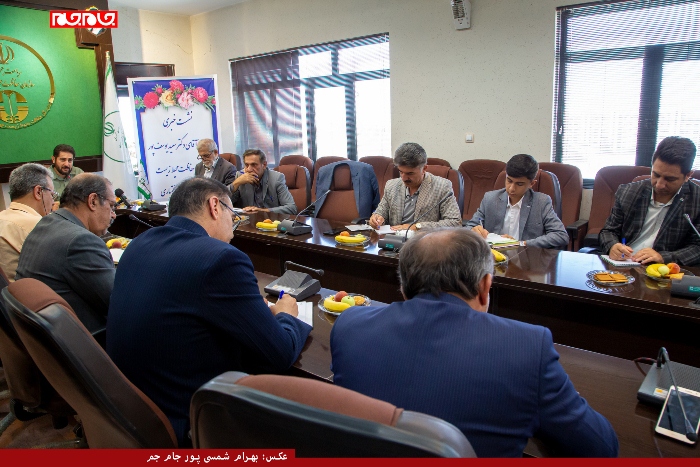 نشست خبری اصحاب قلم و رسانه با مسئول محیط زیست چهار محال و بختیاری نشست خبری اصحاب قلم و رسانه با مسئول محیط زیست چهار محال و بختیاری