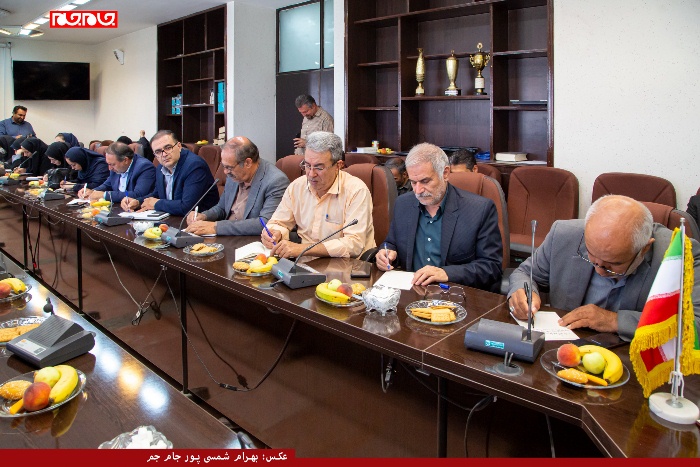 نشست خبری اصحاب قلم و رسانه با مسئول محیط زیست چهار محال و بختیاری نشست خبری اصحاب قلم و رسانه با مسئول محیط زیست چهار محال و بختیاری