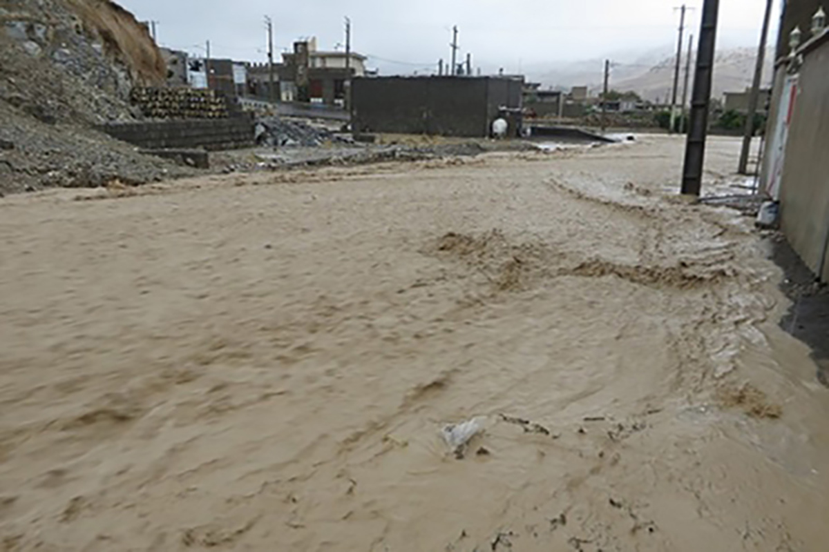 سیلاب هفته گذشته حدود ۵۰ میلیارد تومان به راه های استان زنجان خسارت وارد کرد.
