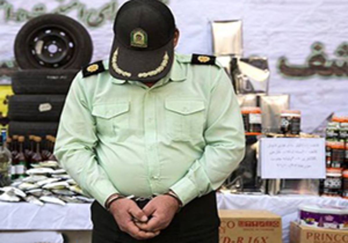 شش تبهکار حرفه‌ای که در پوشش مامور مبارزه با موادمخدر از عابران سرقت می‌کردند، با پیگیری کارآگاهان پلیس آگاهی غرب استان تهران دستگیر شدند.
