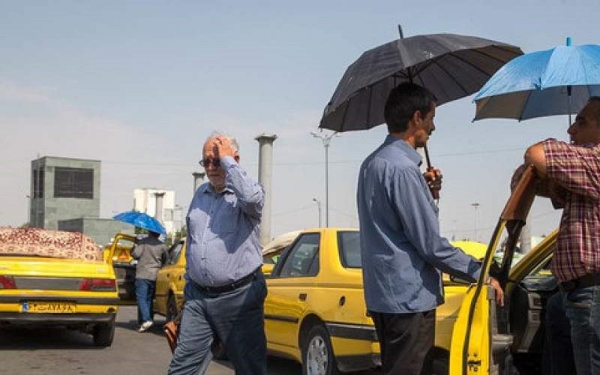 رئیس مرکز تحقیقات آلودگی هوای دانشگاه علوم پزشکی تهران با اشاره به اینکه میانگین آلاینده ازون در تهران سال گذشته ‌حدود  3.5 برابر حد استاندارد بود، گفت:‌ افزایش دمای هوا سبب می‌شود در روزهای پیش‌رو غلظت این آلاینده افزایش پیدا کند.