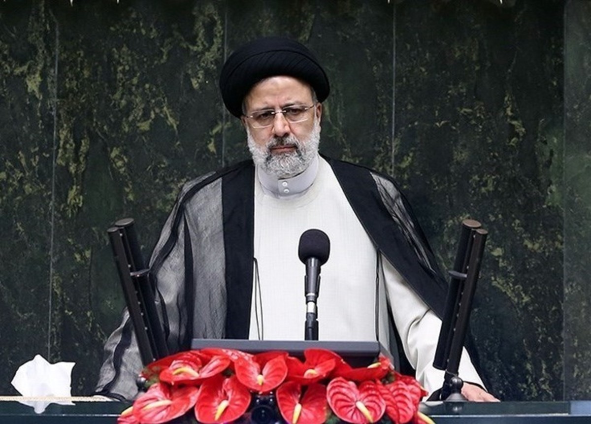 رئیس جمهور دقایقی پیش لایحه برنامه هفتم توسعه را تقدیم مجلس شورای اسلامی کرد.