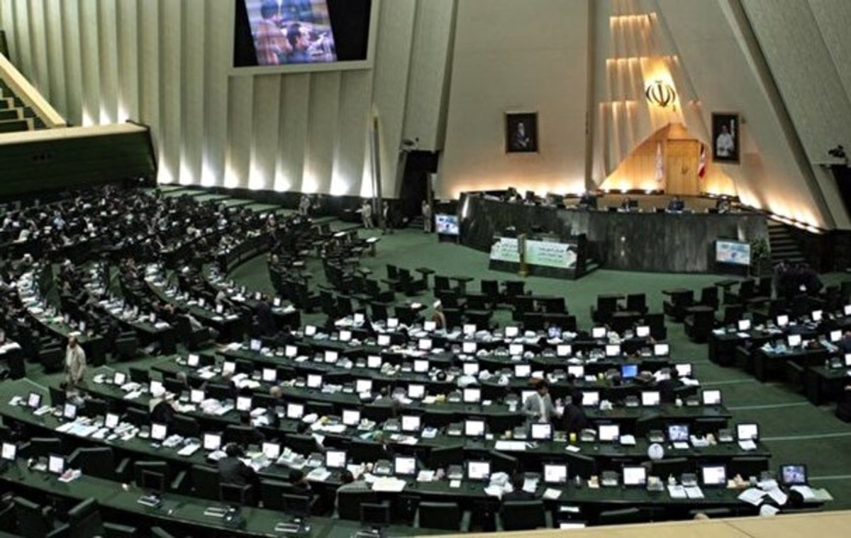 نمایندگان مجلس شورای اسلامی با ماده واحده لایحه دو فوریتی واردات خودروی کارکرده با عمر حداکثر پنج سال از زمان ترخیص از گمرک، موافقت کردند.