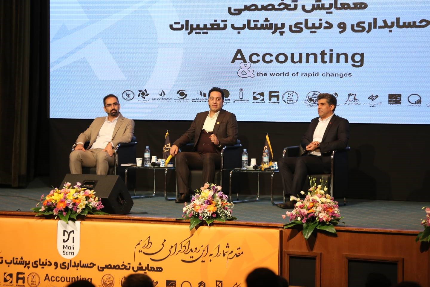 رونمایی از دوره علم داده برای حسابداران و مدیران در همایش حسابداری و دنیای پرشتاب تغییرات رونمایی از دوره علم داده برای حسابداران و مدیران در همایش حسابداری و دنیای پرشتاب تغییرات