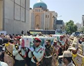 ببینید | آخرین زیارت شهدای حمله تروریستی سراوان در حرم امام رضا(ع) | تشییع ۳ سرباز شهید در مشهد