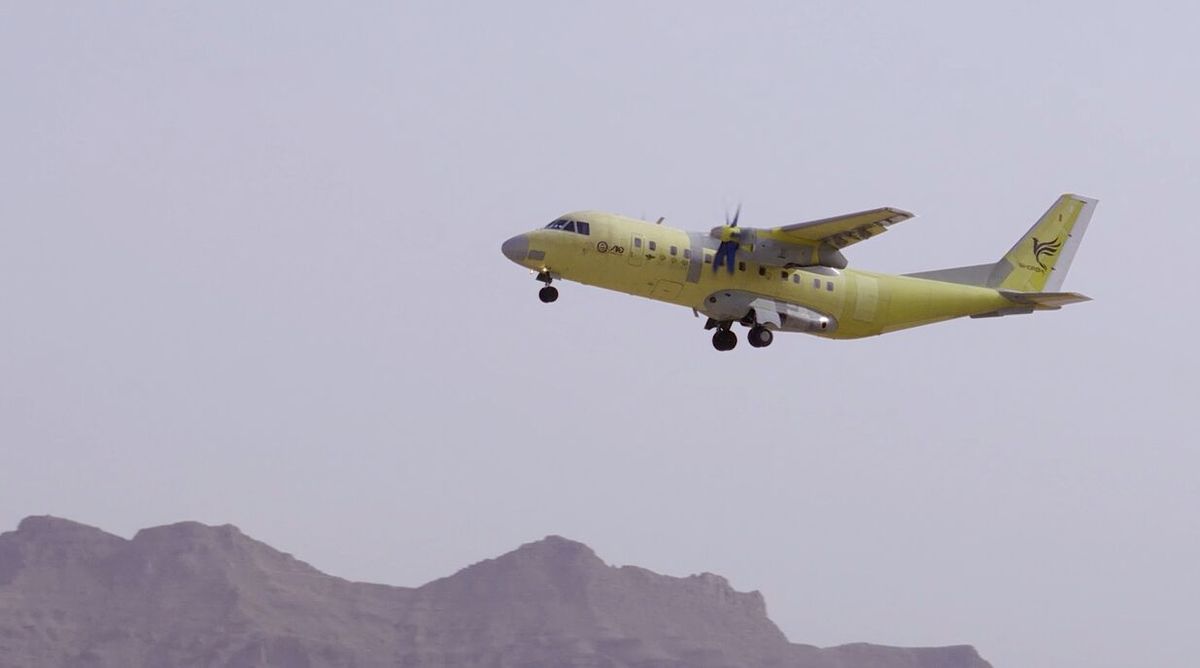 هواپیمای ترابری سیمرغ، ساخته متخصصان سازمان صنایع هوایی وزارت دفاع با موفقیت تست پروازی خود را پشت سر گذاشت.