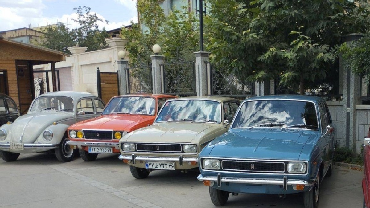 همایش خودروهای کلاسیک در مشهد برگزار شد