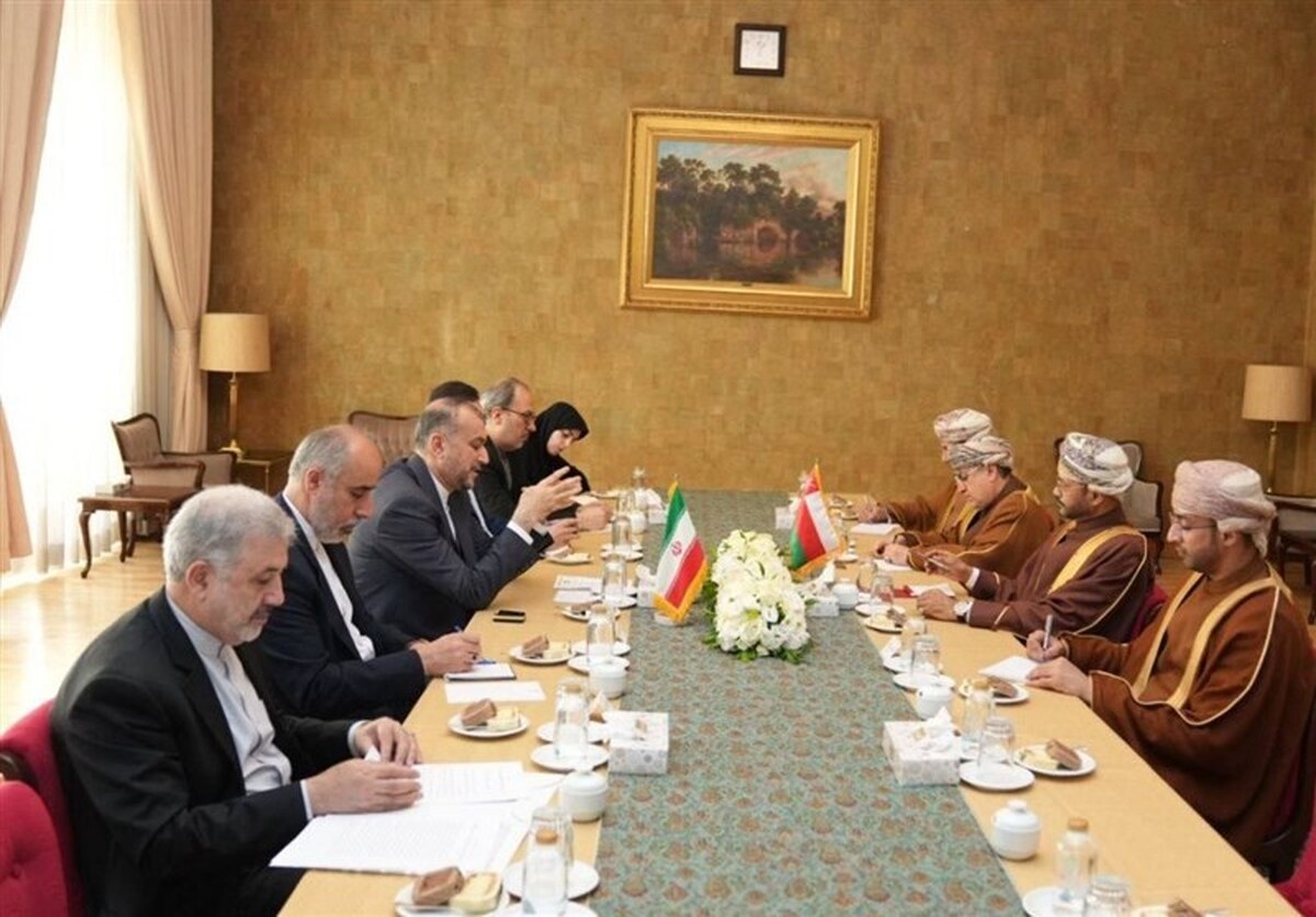 وزیر امور خارجه کشورمان در دیدار وزیر امور خارجه سلطنت عمان، این کشور را دوست بسیار نزدیک ایران در منطقه توصیف کرد و از تلاش‌های سازنده این کشور در مسیر کمک به لغو تحریم‌های ظالمانه علیه ملت ایران قدردانی کرد.