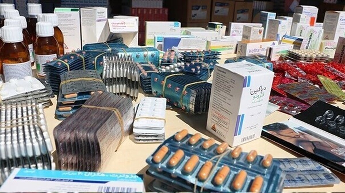 تاکید وزیر بهداشت بر رفع قاچاق دارو به کشور‌های همسایه