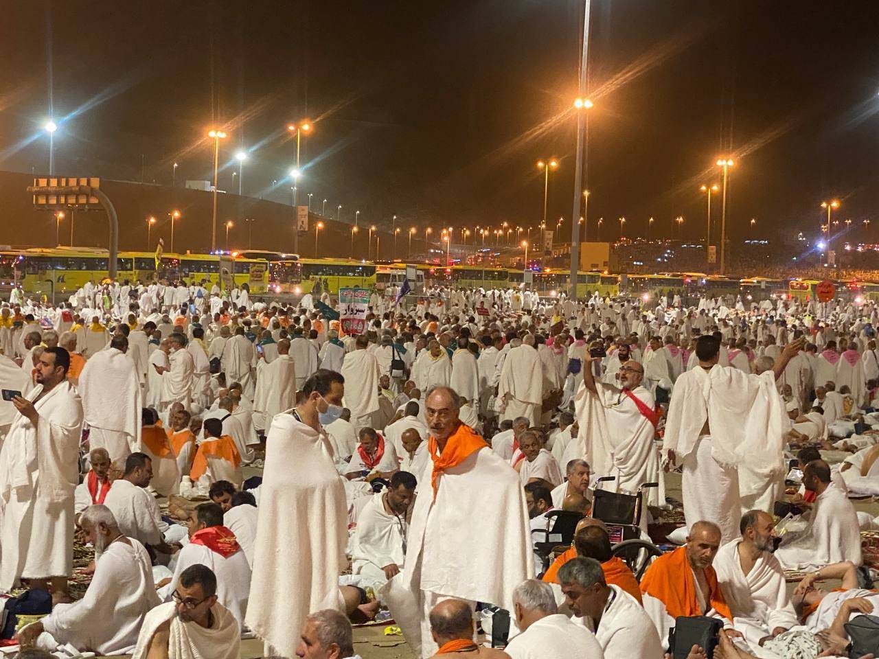 حرکت صدها هزار زائر از مشعر به سوی منا آغاز شد