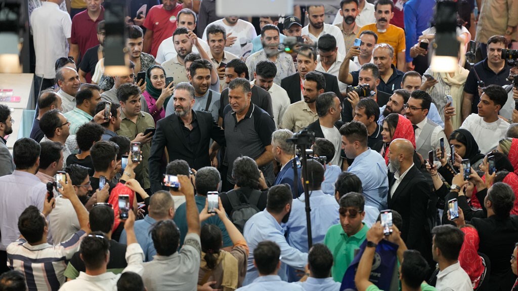 علی دایی، شهریار فوتبال ایران در غرفه رونیکس علی دایی، شهریار فوتبال ایران در غرفه رونیکس