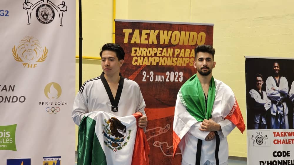 ایستاده بر سکوی اراده ایستاده بر سکوی اراده