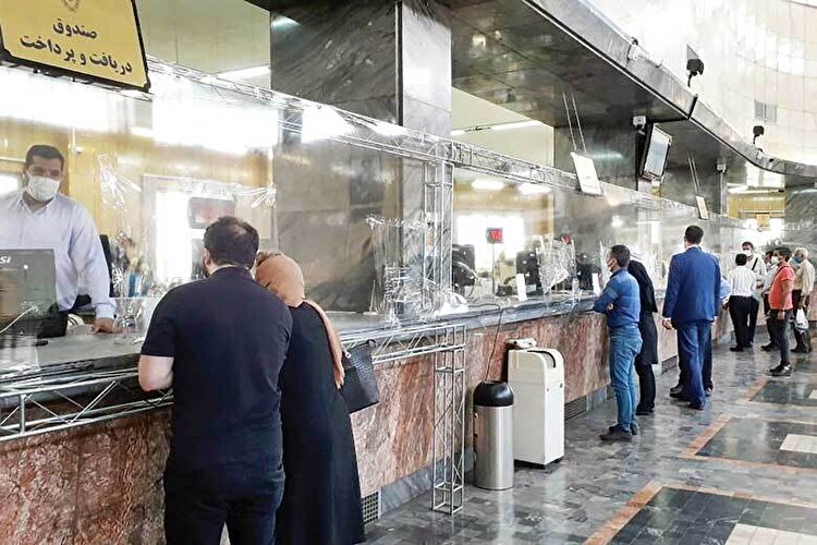 کلاه شرعی بر سر زوار اربعین کلاه شرعی بر سر زوار اربعین