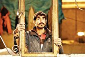 تک ‌آشیانه‌ای در سپهر خاکستری