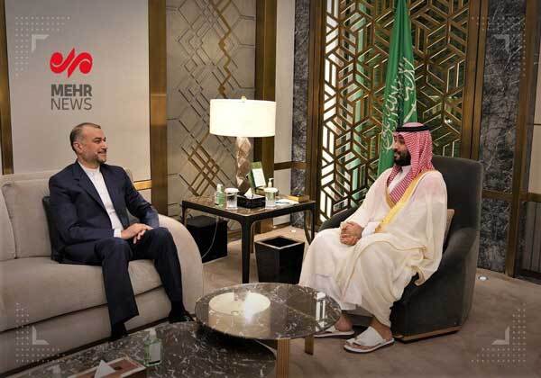 وزیر خارجه کشورمان با ولیعهد عربستان دیدار کرد وزیر خارجه کشورمان با ولیعهد عربستان دیدار کرد