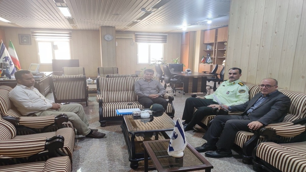در راستای توسعه فیبر نوری، مدیرمخابرات منطقه با چند تن از مسئولین فاوا نیروی انتظامی استان هرمزگان دیداروگفتگوکرد
