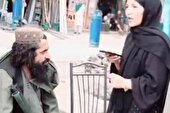 ببینید | هدیه دختر شیعه به نیروی امنیتی طالبان برای عزاداری