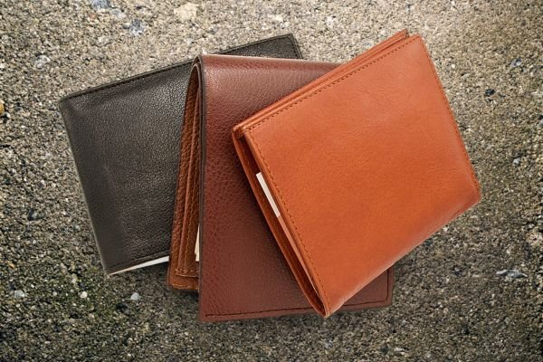 ۵ فاکتور کلیدی در خرید کیف پول چرم مردانه ۵ فاکتور کلیدی در خرید کیف پول چرم مردانه