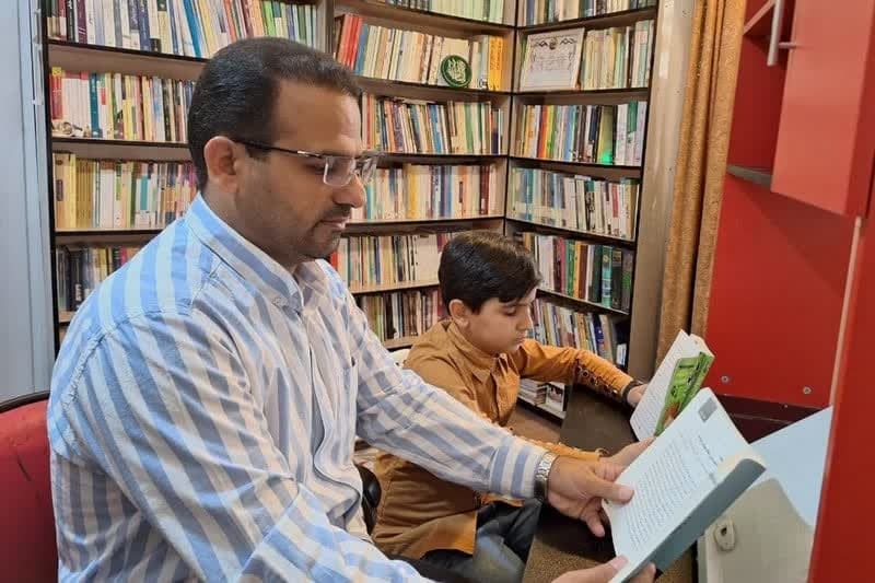 نوجوان کتابخوان