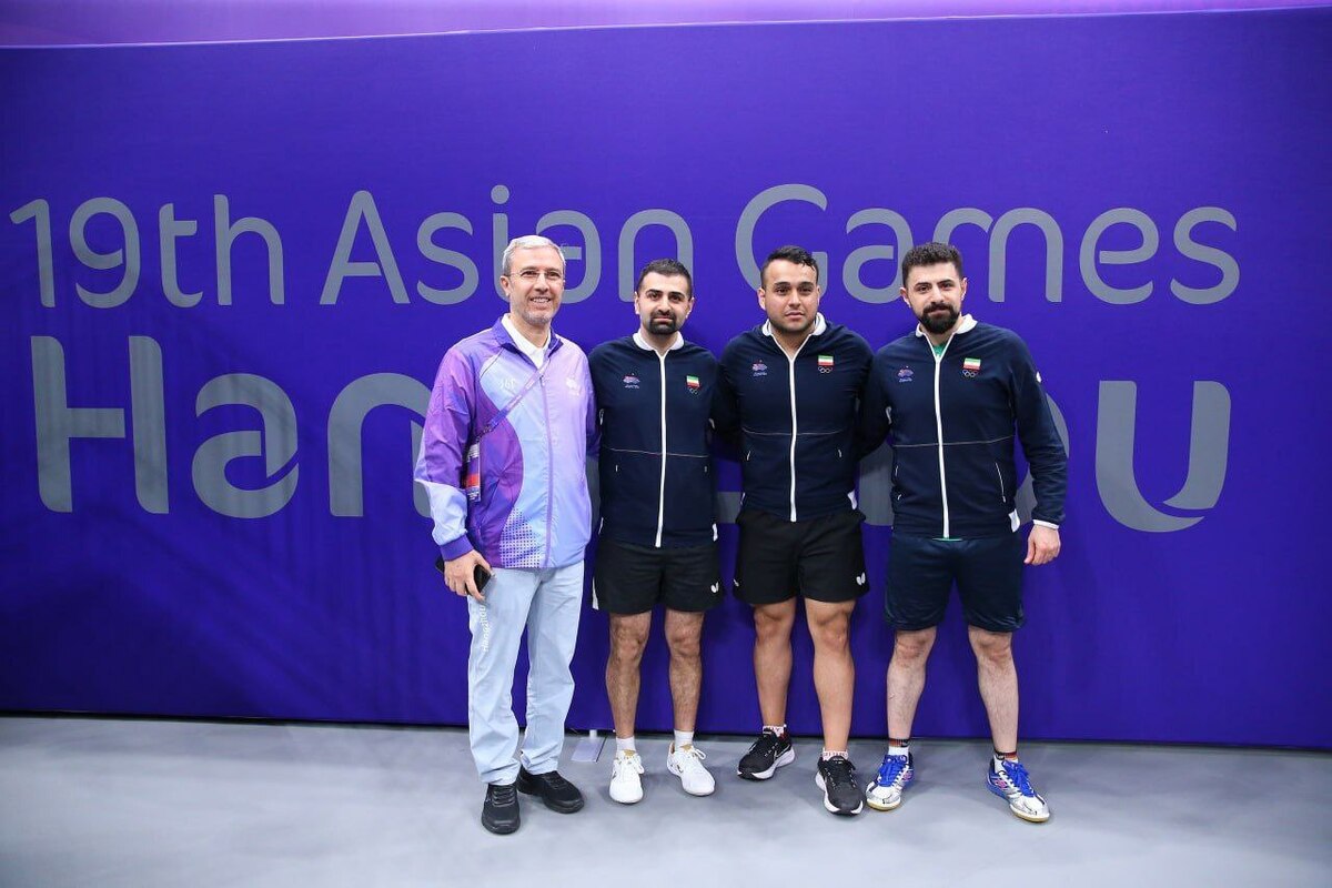 در فاصله یک روز تا افتتاحیه بازی‌ های آسیایی هانگژو ۲۰۲۲، رقابت تیمی تنیس روی میز مردان برگزار و ایران در نخستین بازی مرحله گروهی پیروز شد.