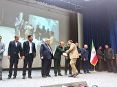 تجلیل از فرمانده پایگاه بسیج غدیر اداره کل تأمین اجتماعی استان اصفهان