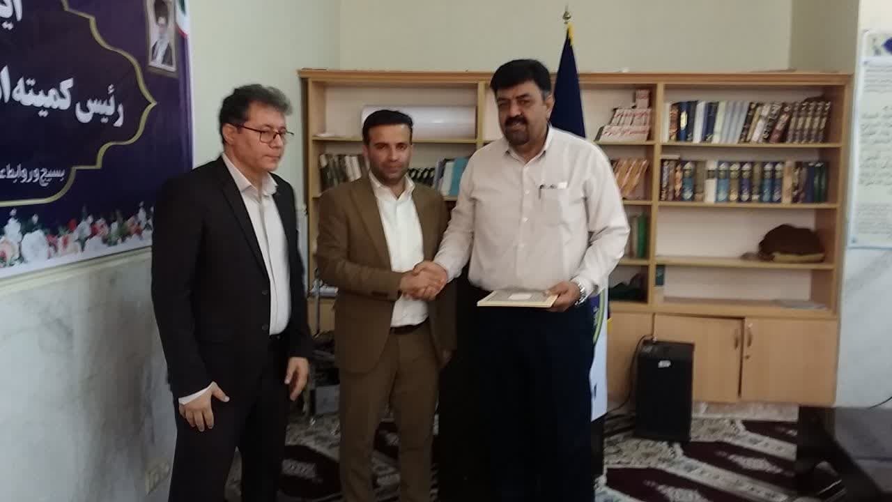 آئین تکریم و معارفه رئیس اداره کمیته امداد امام خمینی(ره) برازجان آئین تکریم و معارفه رئیس اداره کمیته امداد امام خمینی(ره) برازجان
